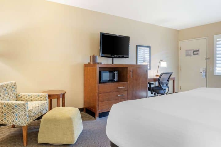 Room 5 of 43