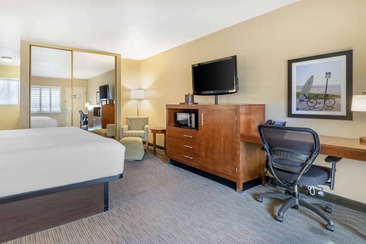 Room 4 of 43